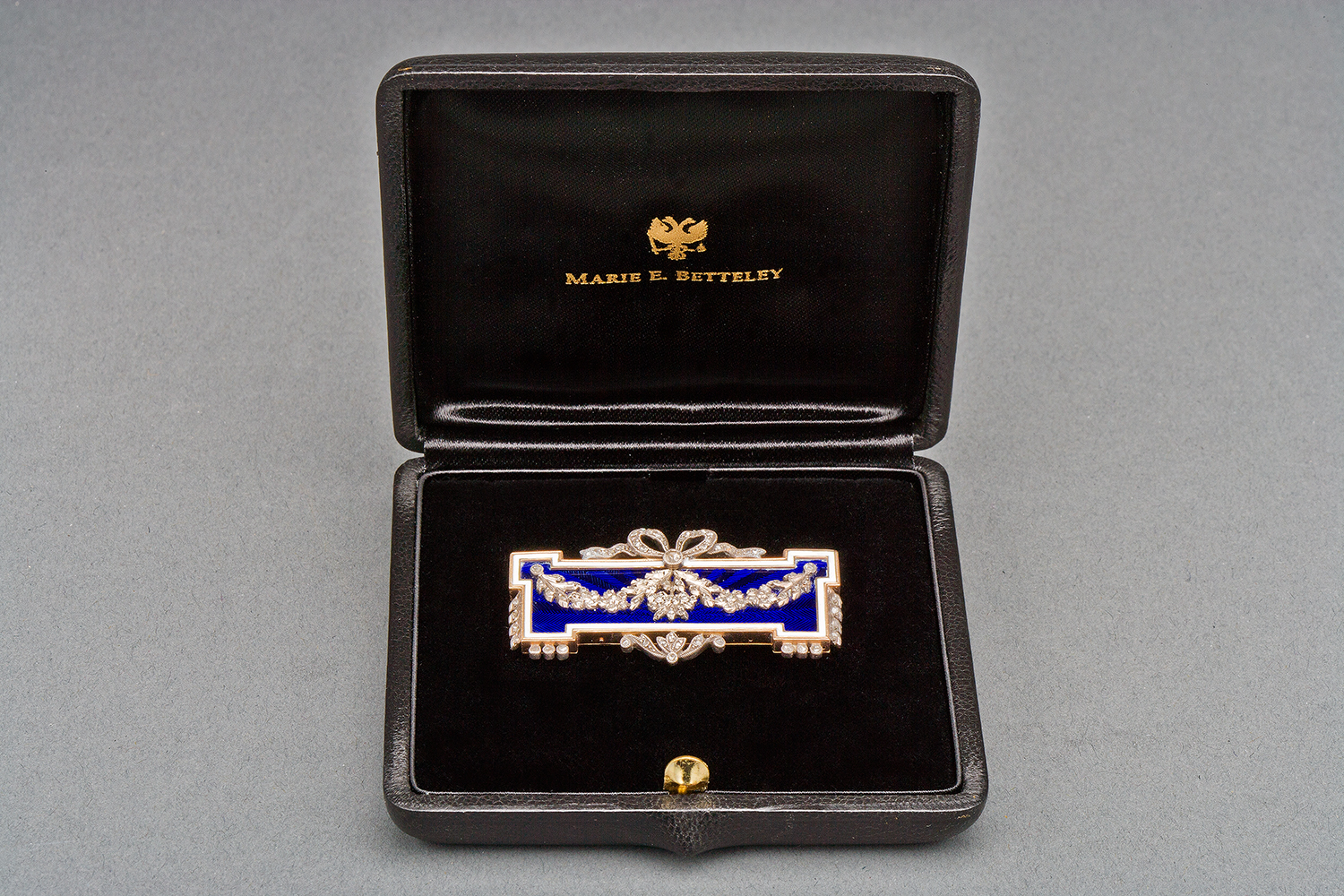 French Enamel Diamond 18k Gold Brooch, circa 1905 - Image 3