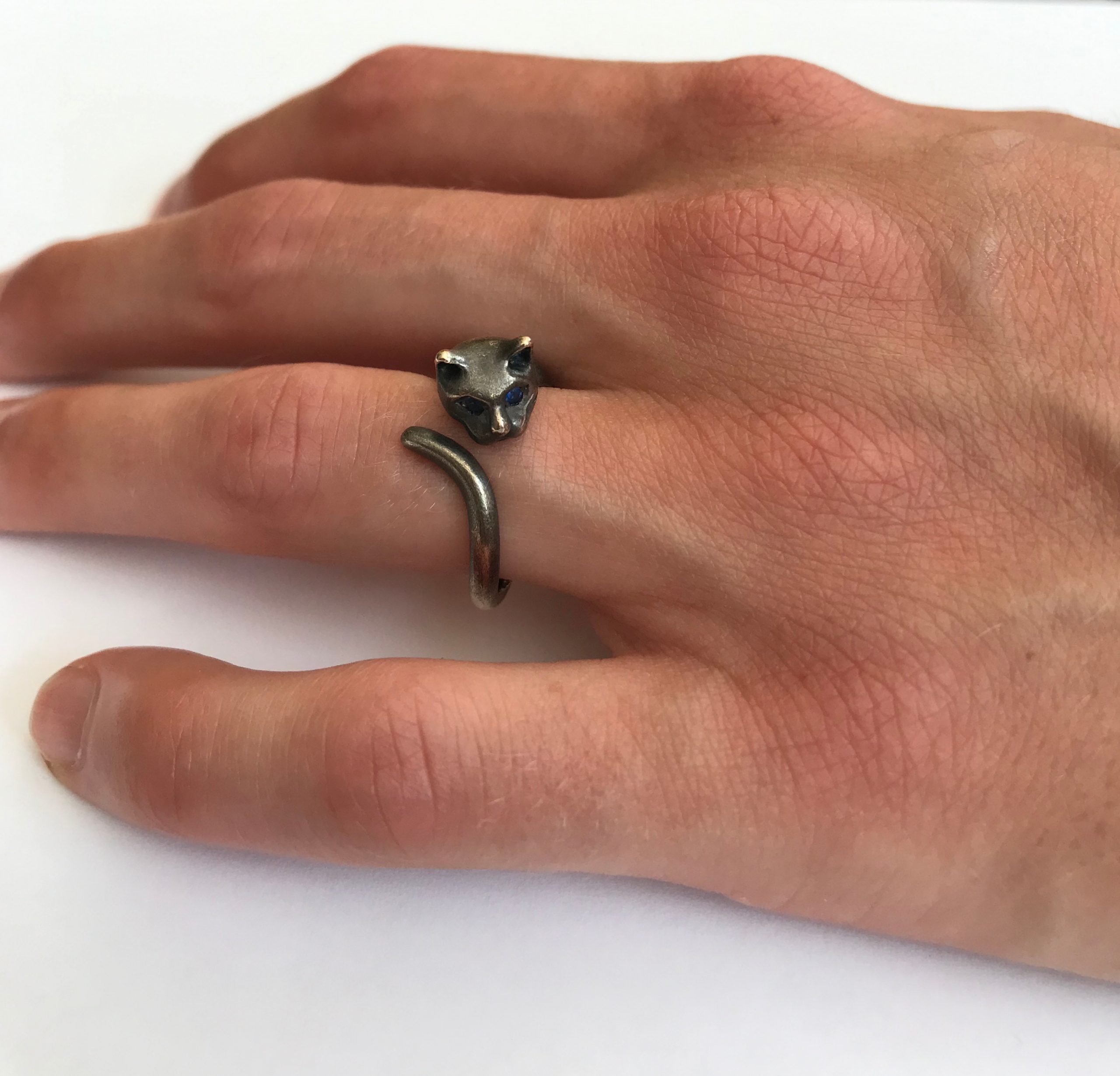 1970s 18k Blackened Gold, Sapphire and Diamond Cat Ring | Marie 