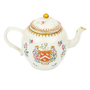 Chinese Export Porcelain Armorial Tea Pot, Qianlong period, circa 1765