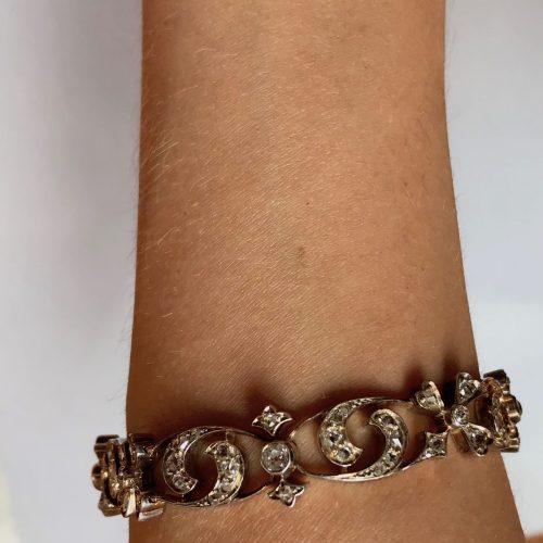 B091-on real wrist CLOSE UP