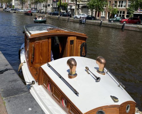 **Salon Boat